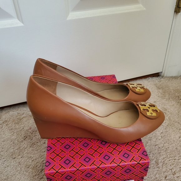 Tory Burch wedge heels - Size 9 - Picture 2 of 4
